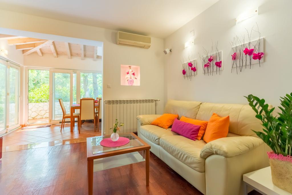 Leona & Borna'S Central Lapad Suites Дубровник Экстерьер фото
