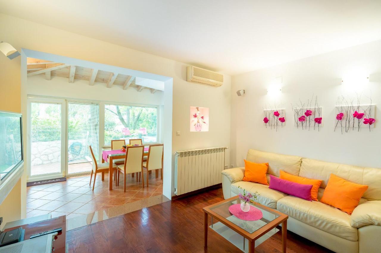 Leona & Borna'S Central Lapad Suites Дубровник Экстерьер фото